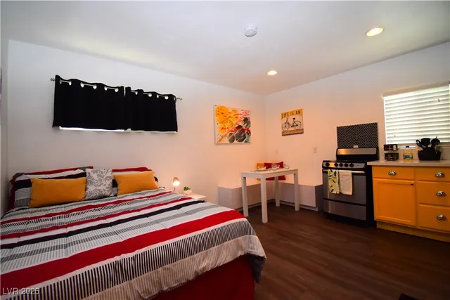 $1,300 | 308 North 10th Street, Unit B, Las Vegas, NV 89101