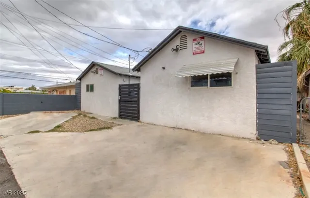 $1,300 | 308 North 10th Street, Unit B, Las Vegas, NV 89101