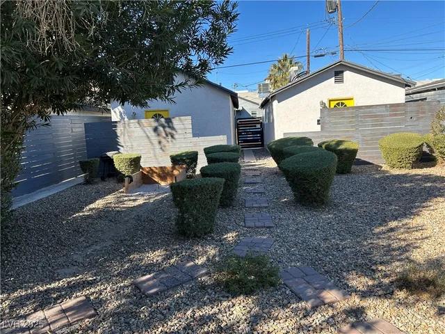 $1,300 | 308 North 10th Street, Unit B, Las Vegas, NV 89101