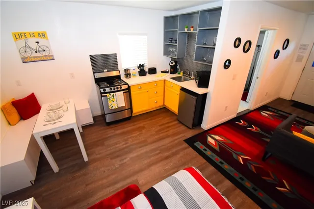 $1,300 | 308 North 10th Street, Unit B, Las Vegas, NV 89101