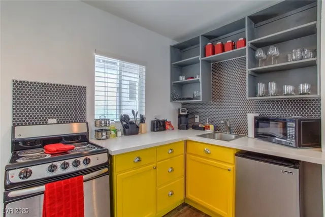 $1,300 | 308 North 10th Street, Unit B, Las Vegas, NV 89101