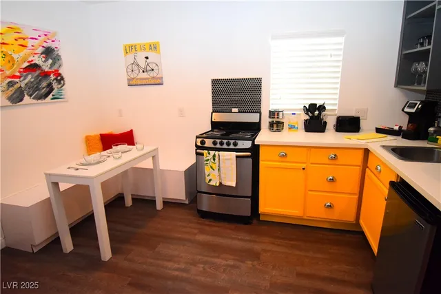 $1,300 | 308 North 10th Street, Unit B, Las Vegas, NV 89101