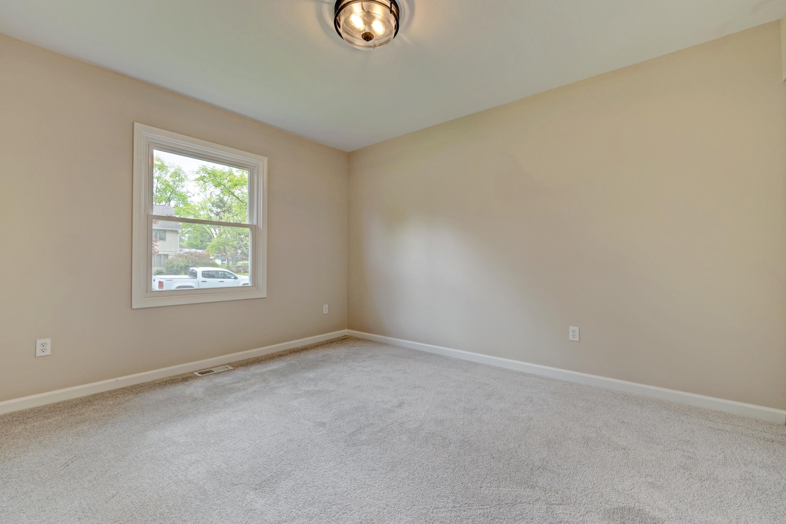 3636 Alida Avenue Rochester Hills, MI 48309 - Photo 22 of 40 22) Bedroom 3