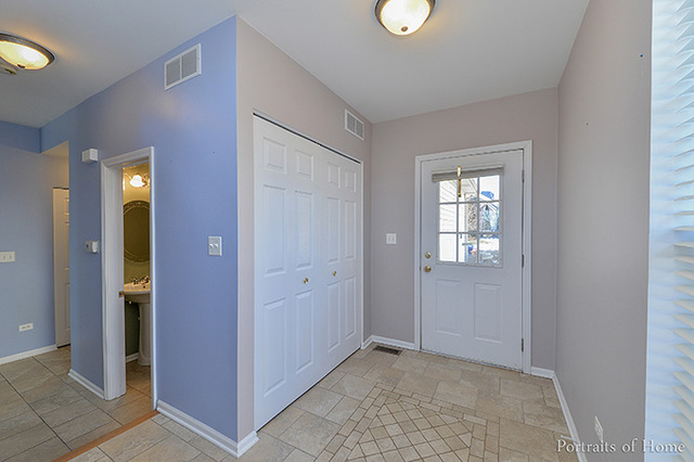 1518 Keystone Court Elgin, IL 60120 - Photo 2 of 16
