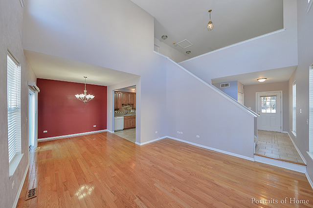 1518 Keystone Court Elgin, IL 60120 - Photo 4 of 16