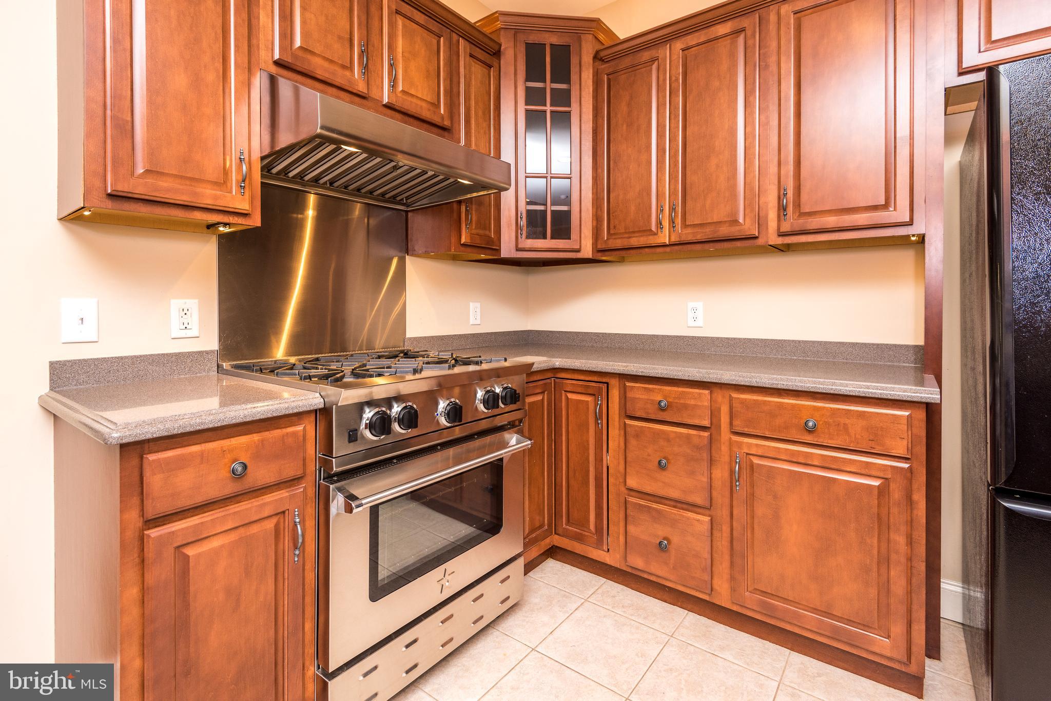 309 Quaker Hill Road Morgantown, PA 19543 - Photo 18 of 43 Kitchen - 42" Cherry Cabinetry
