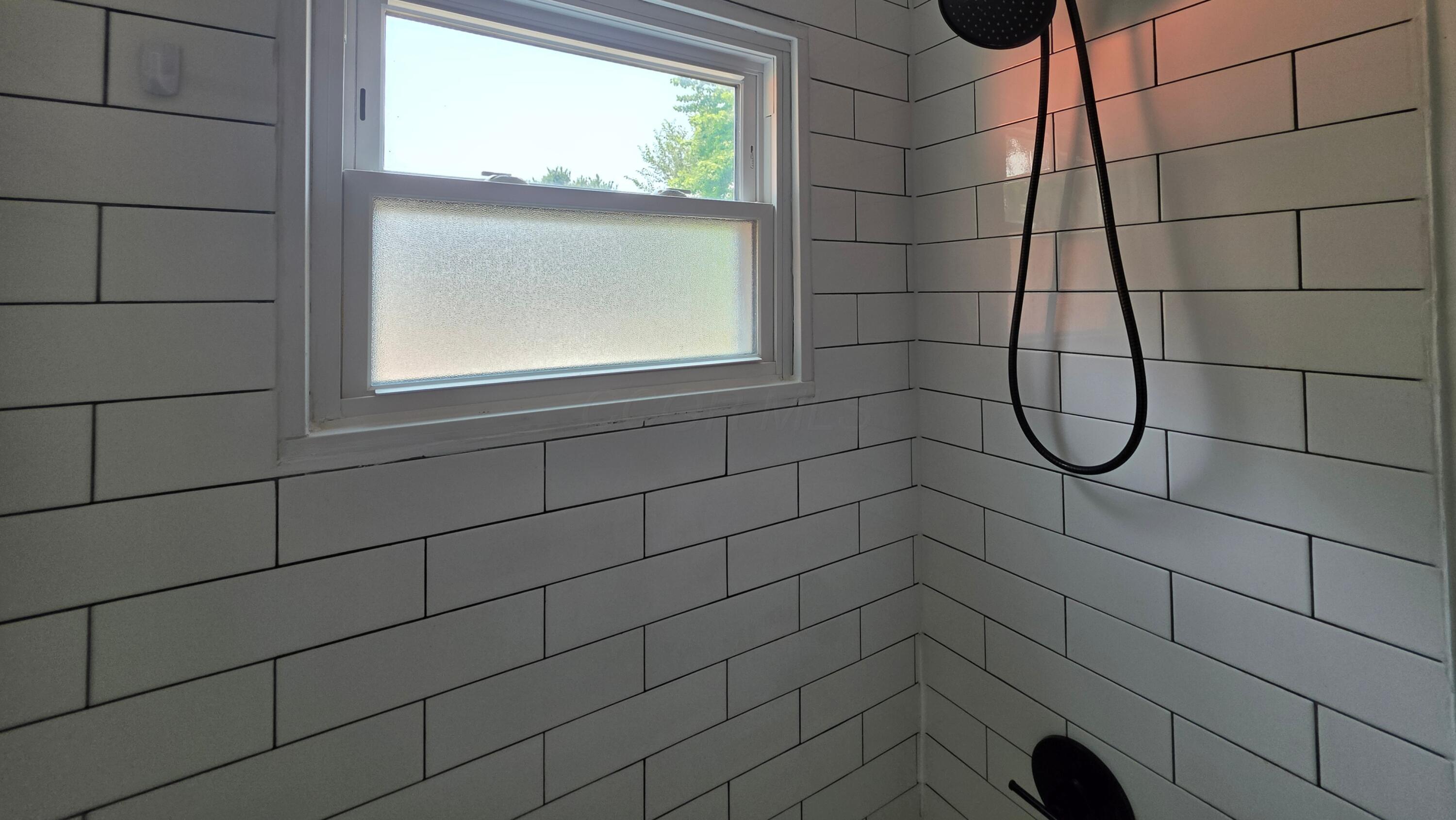 3137 Hillgate Road Columbus, OH 43207 - Photo 16 of 36 Bathroom