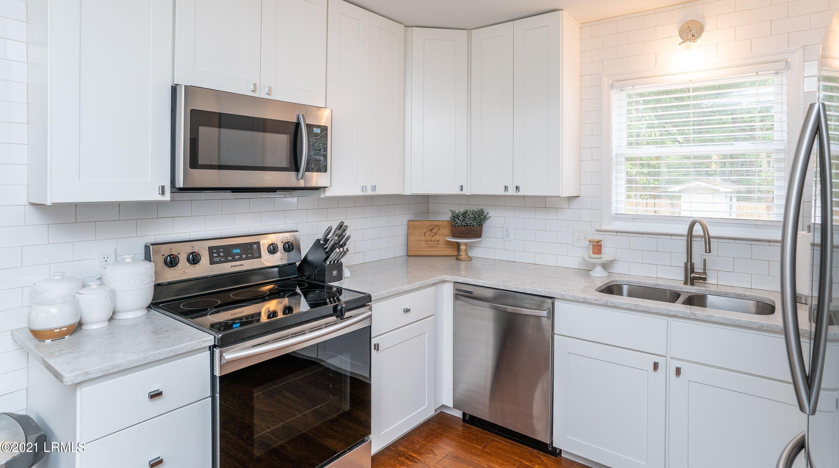 96 State Rd S-7-578 Beaufort, SC 29907 - Photo 11 of 33 Kitchen