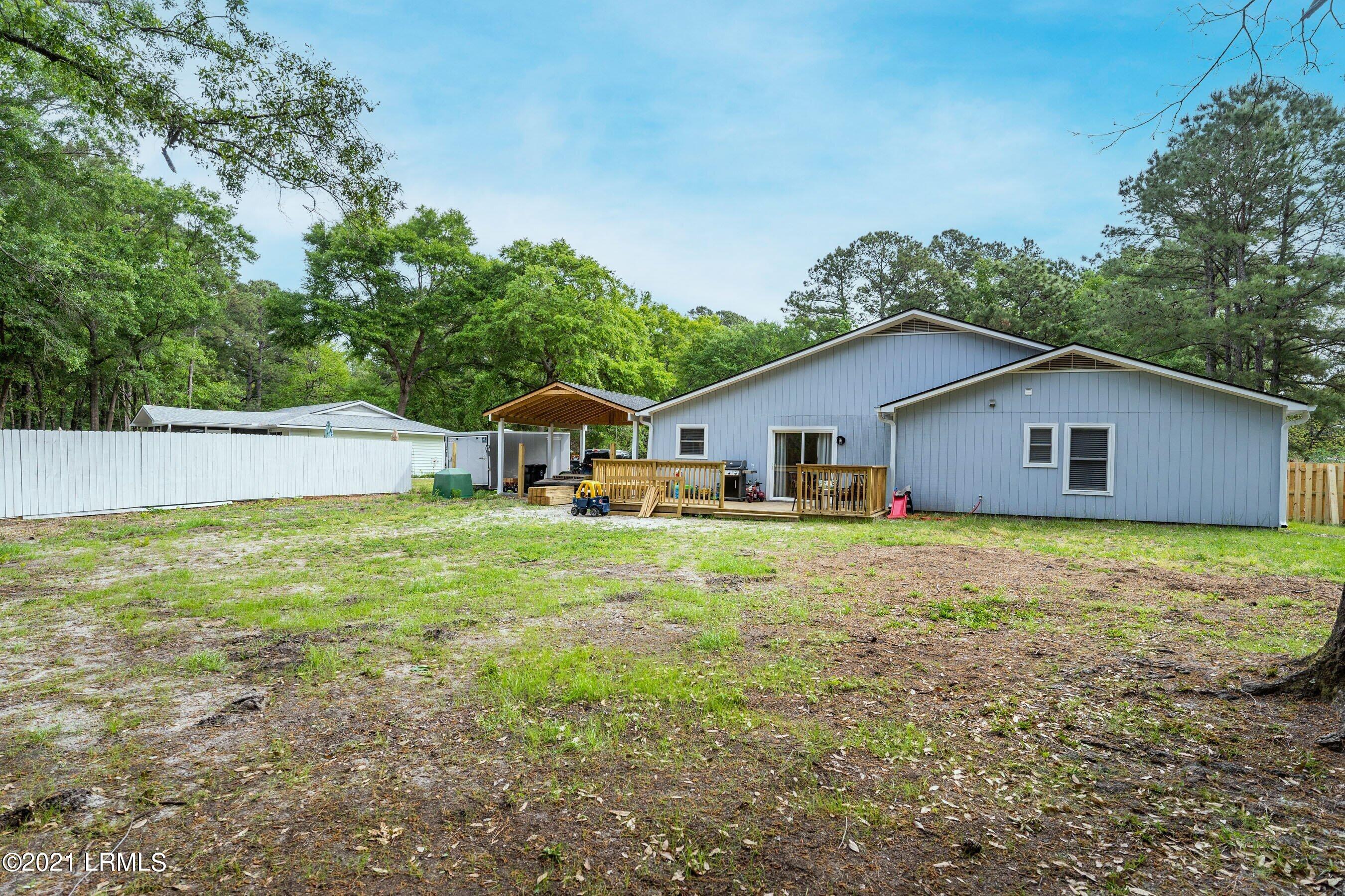 96 State Rd S-7-578 Beaufort, SC 29907 - Photo 32 of 33 Large Yard
