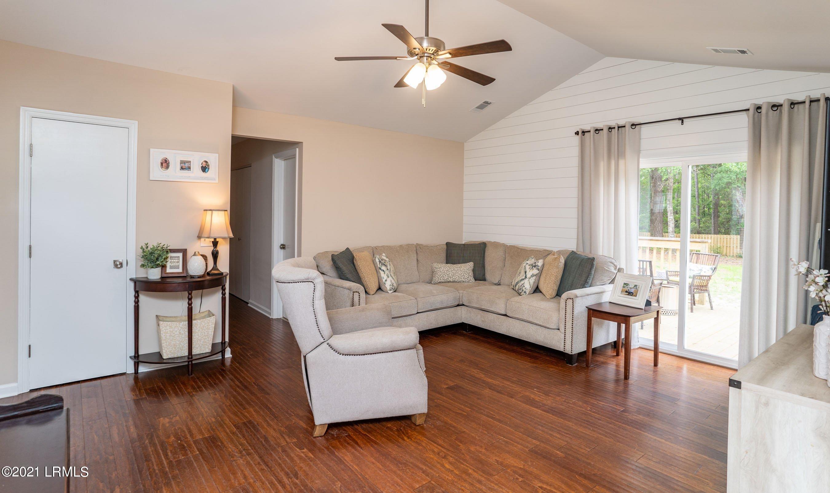 96 State Rd S-7-578 Beaufort, SC 29907 - Photo 5 of 33 Living Room