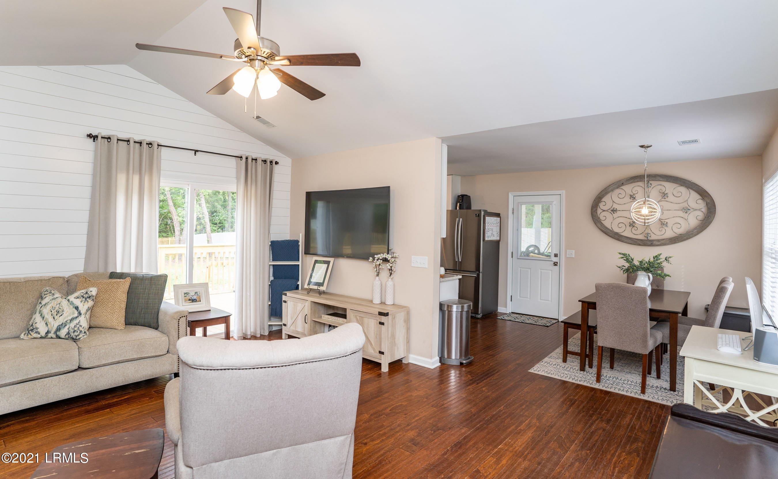 96 State Rd S-7-578 Beaufort, SC 29907 - Photo 6 of 33 Living Room/Dining