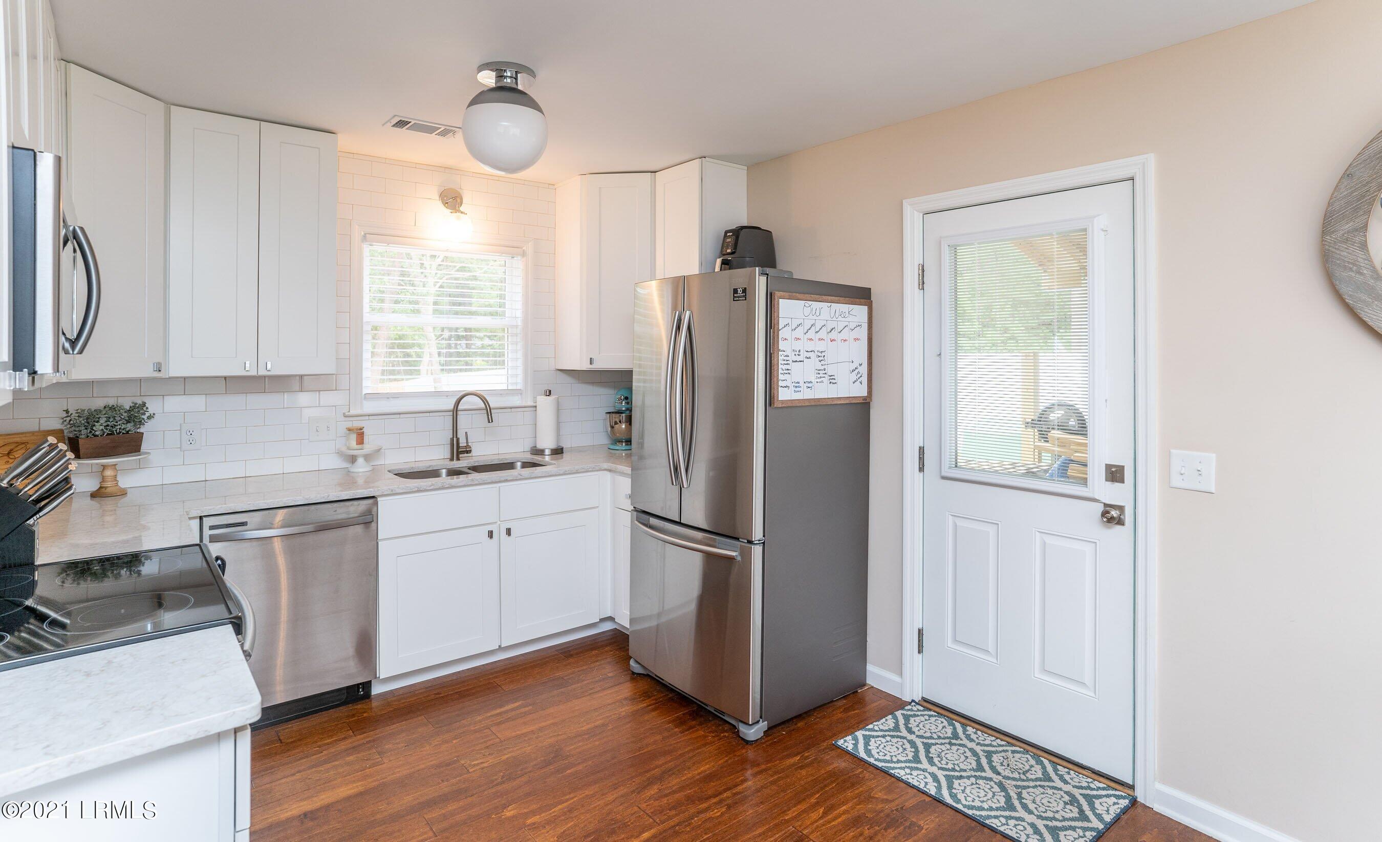96 State Rd S-7-578 Beaufort, SC 29907 - Photo 10 of 33 Updated Kitchen