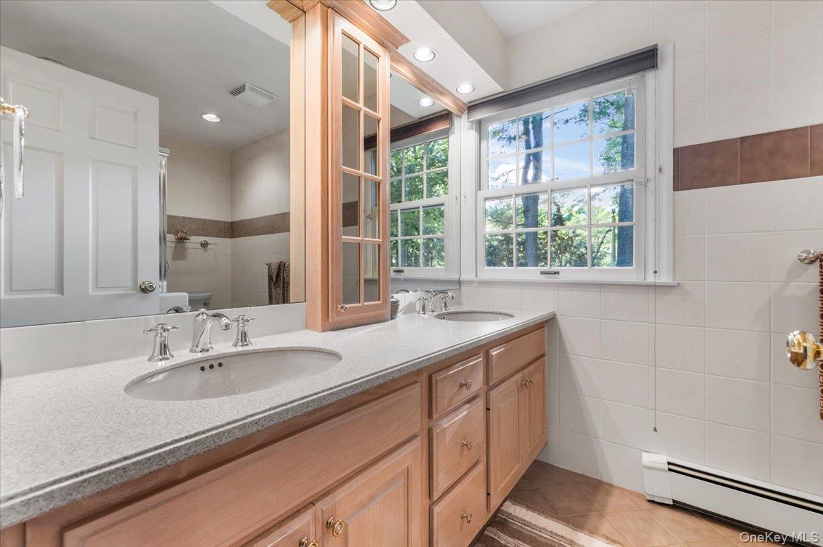 96 Plainview Road Woodbury, NY 11797 - Photo 23 of 38