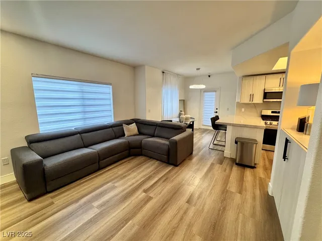 $1,995 | 9470 Peace Way, Unit 223, Las Vegas, NV 89147