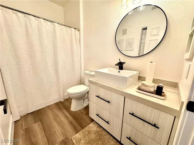 $1,995 | 9470 Peace Way, Unit 223, Las Vegas, NV 89147