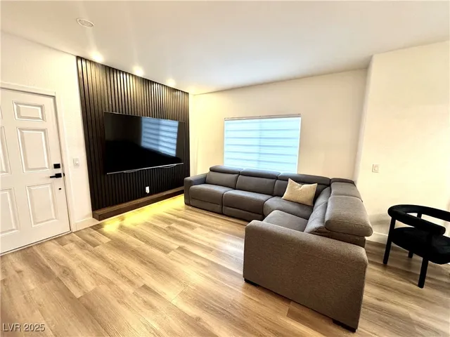 $1,995 | 9470 Peace Way, Unit 223, Las Vegas, NV 89147