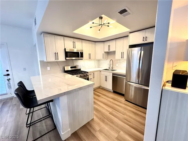 $1,995 | 9470 Peace Way, Unit 223, Las Vegas, NV 89147