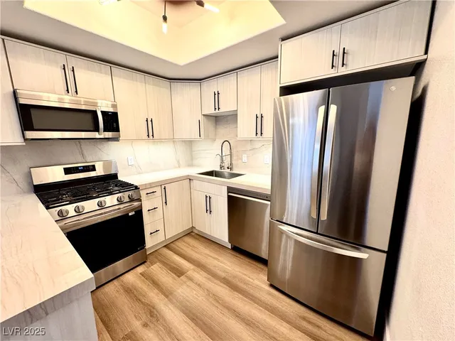 $1,995 | 9470 Peace Way, Unit 223, Las Vegas, NV 89147