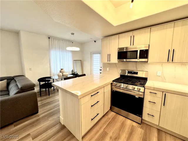 $1,995 | 9470 Peace Way, Unit 223, Las Vegas, NV 89147