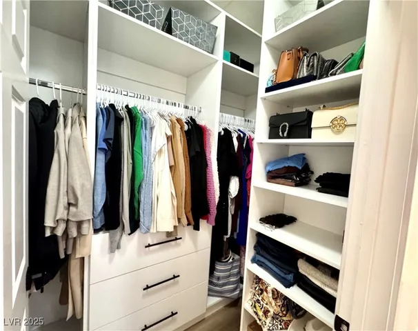 $1,995 | 9470 Peace Way, Unit 223, Las Vegas, NV 89147