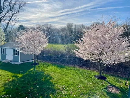 $675,000 | 15 Windsor Drive, Oak Ridge, NJ 07438