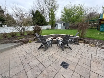$675,000 | 15 Windsor Drive, Oak Ridge, NJ 07438