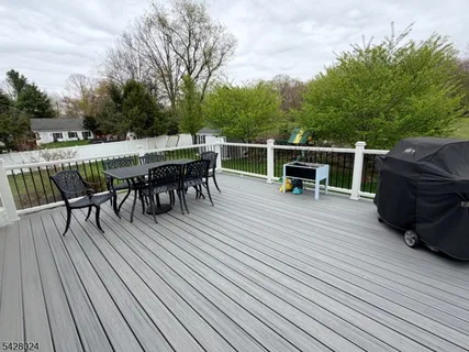 $675,000 | 15 Windsor Drive, Oak Ridge, NJ 07438