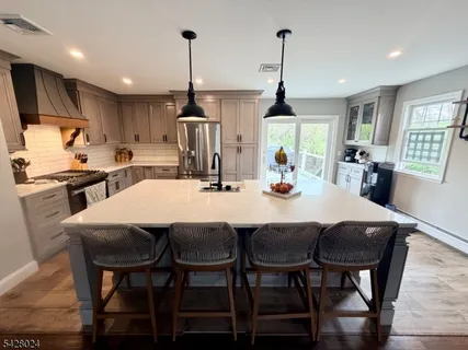 $675,000 | 15 Windsor Drive, Oak Ridge, NJ 07438