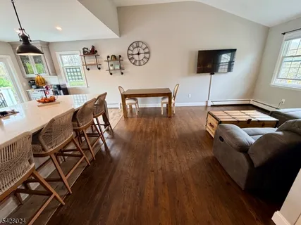 $675,000 | 15 Windsor Drive, Oak Ridge, NJ 07438