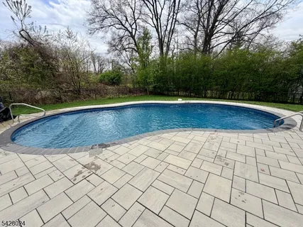 $675,000 | 15 Windsor Drive, Oak Ridge, NJ 07438