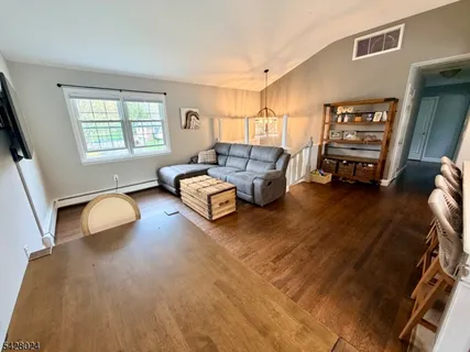 $675,000 | 15 Windsor Drive, Oak Ridge, NJ 07438