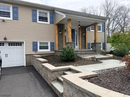 $675,000 | 15 Windsor Drive, Oak Ridge, NJ 07438