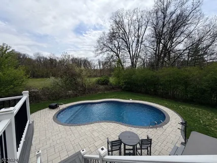 $675,000 | 15 Windsor Drive, Oak Ridge, NJ 07438