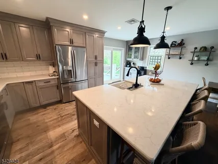 $675,000 | 15 Windsor Drive, Oak Ridge, NJ 07438