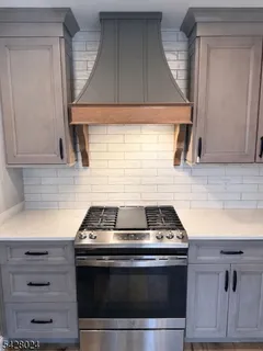 $675,000 | 15 Windsor Drive, Oak Ridge, NJ 07438