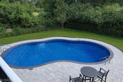 $675,000 | 15 Windsor Drive, Oak Ridge, NJ 07438