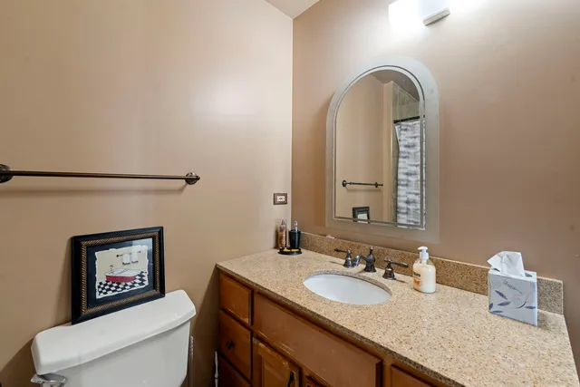 $200,000 | 756 Rodenburg Road, Unit 1C, Roselle, IL 60172