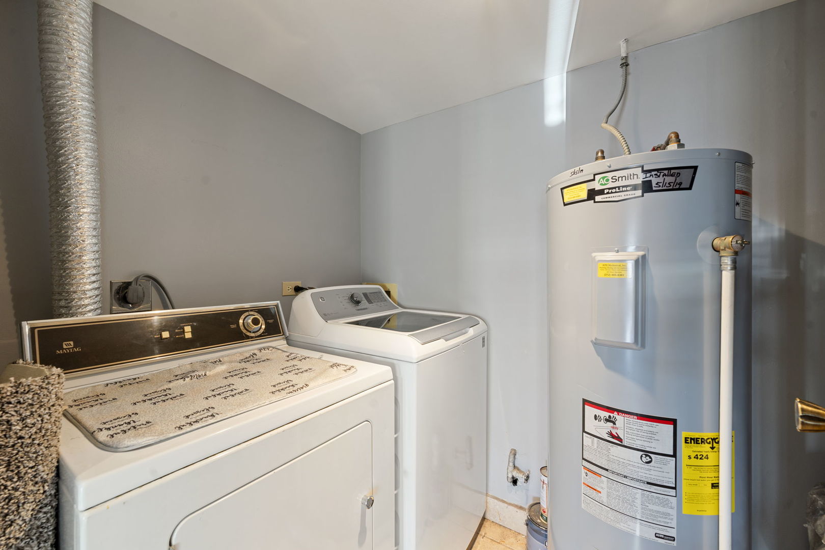 756 Rodenburg Road, Unit 1C Roselle, IL 60172 - Photo 12 of 28 a utility room with dryer and washer