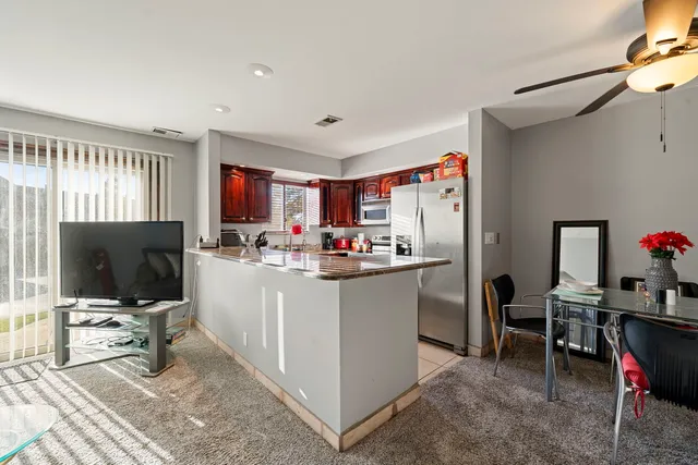 $200,000 | 756 Rodenburg Road, Unit 1C, Roselle, IL 60172