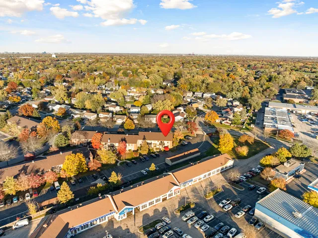 $200,000 | 756 Rodenburg Road, Unit 1C, Roselle, IL 60172