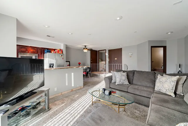 $200,000 | 756 Rodenburg Road, Unit 1C, Roselle, IL 60172