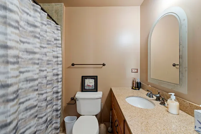 $200,000 | 756 Rodenburg Road, Unit 1C, Roselle, IL 60172