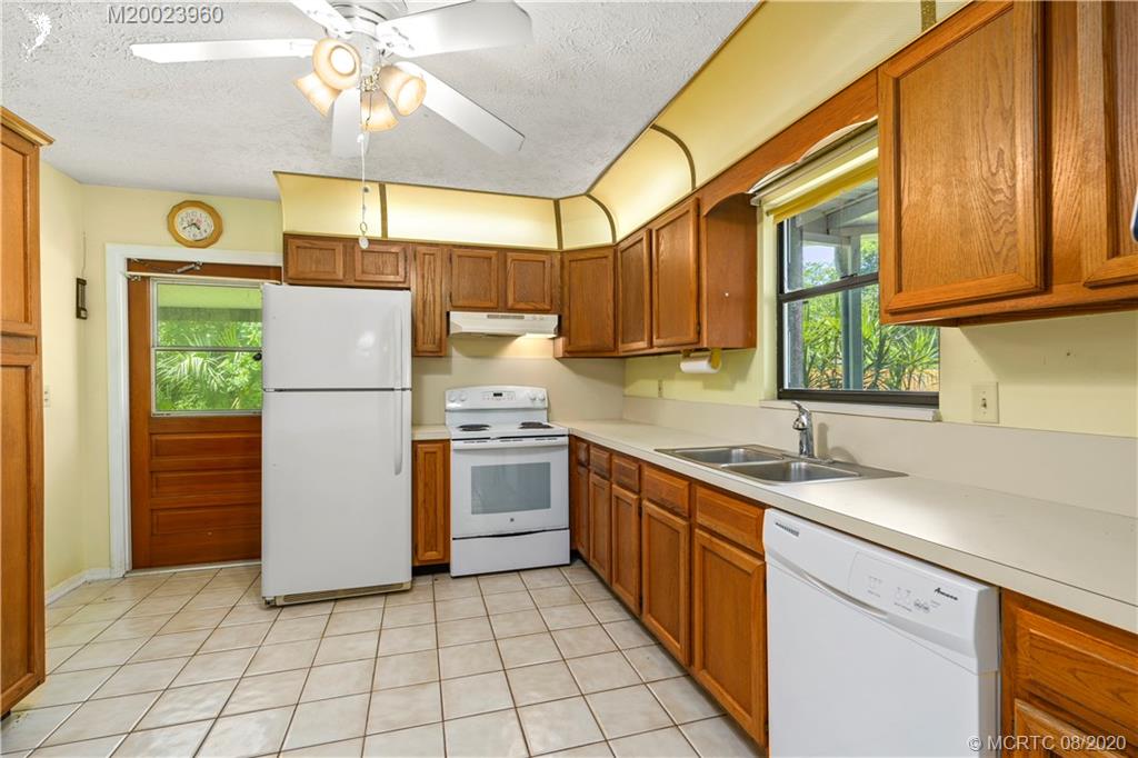 316 Southwest Ridge Lane Stuart, FL 34994 - Photo 4 of 29 Gallery Image 4