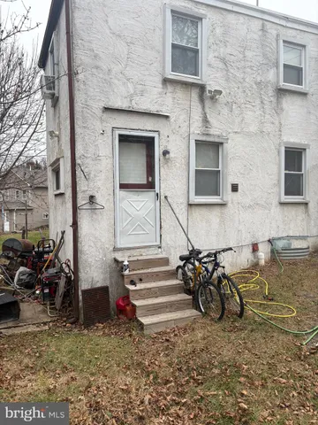 a view of house with outdoor seating space