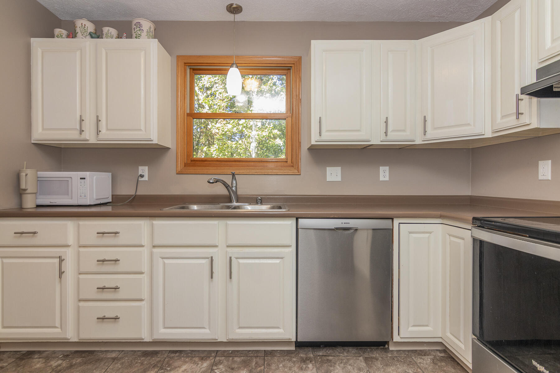 3894 Whitney Court Kalamazoo, MI 49009 - Photo 11 of 45 3894Whitney-43