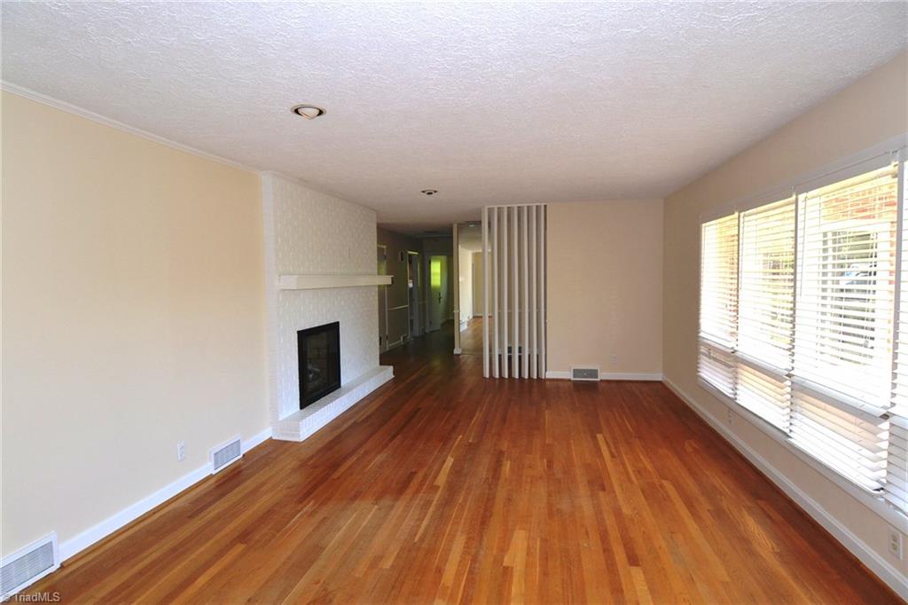 3517 Rolling Road High Point, NC 27265 - Photo 2 of 21 Living Room