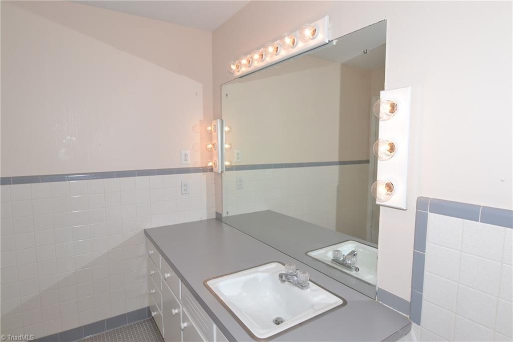 3517 Rolling Road High Point, NC 27265 - Photo 13 of 21 Master Bath