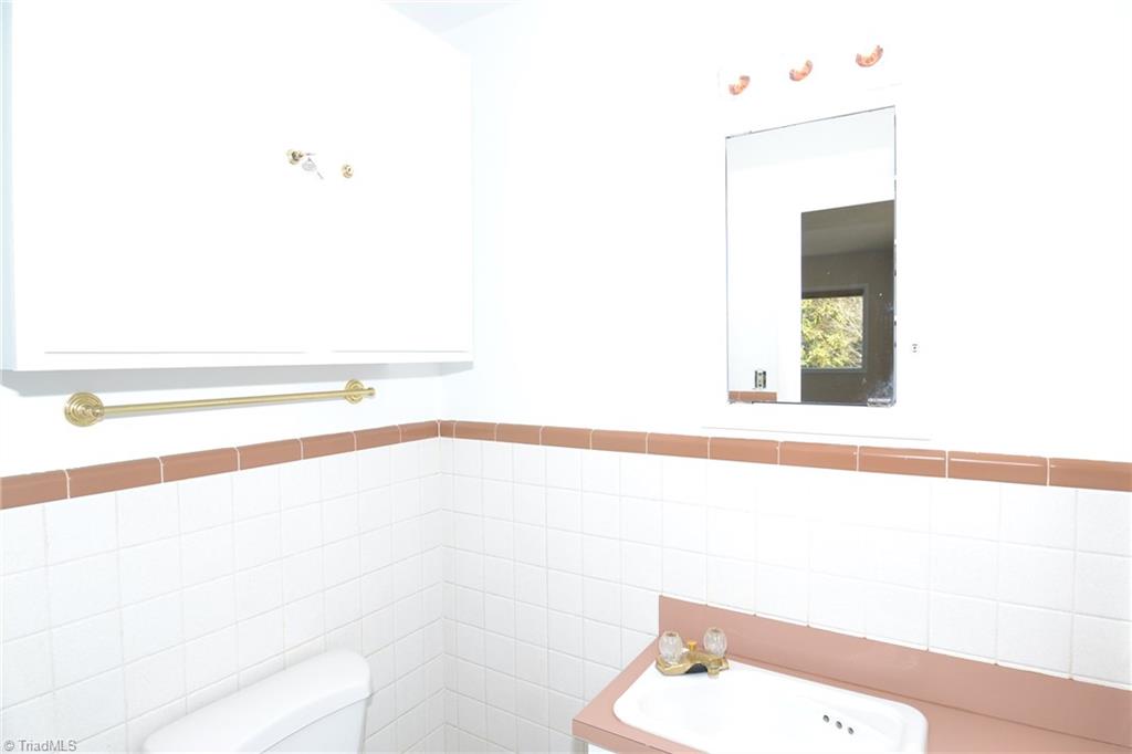 3517 Rolling Road High Point, NC 27265 - Photo 17 of 21 Bath for 3rd Bedroom