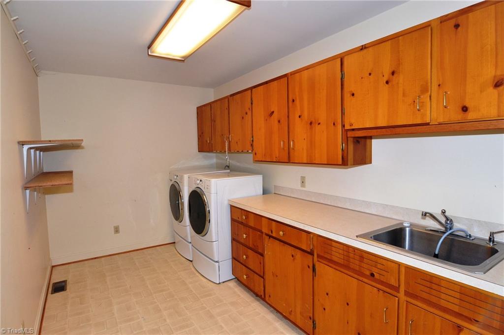 3517 Rolling Road High Point, NC 27265 - Photo 9 of 21 Laundry