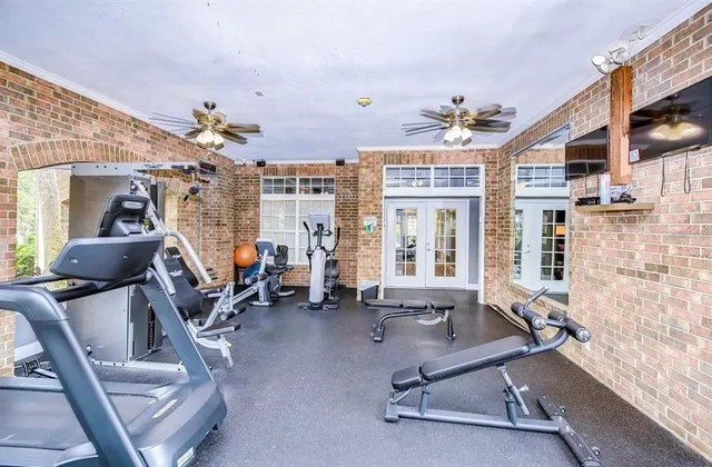 $1,450 | 10200 Gandy Boulevard North, Unit 235, St. Petersburg, FL 33702